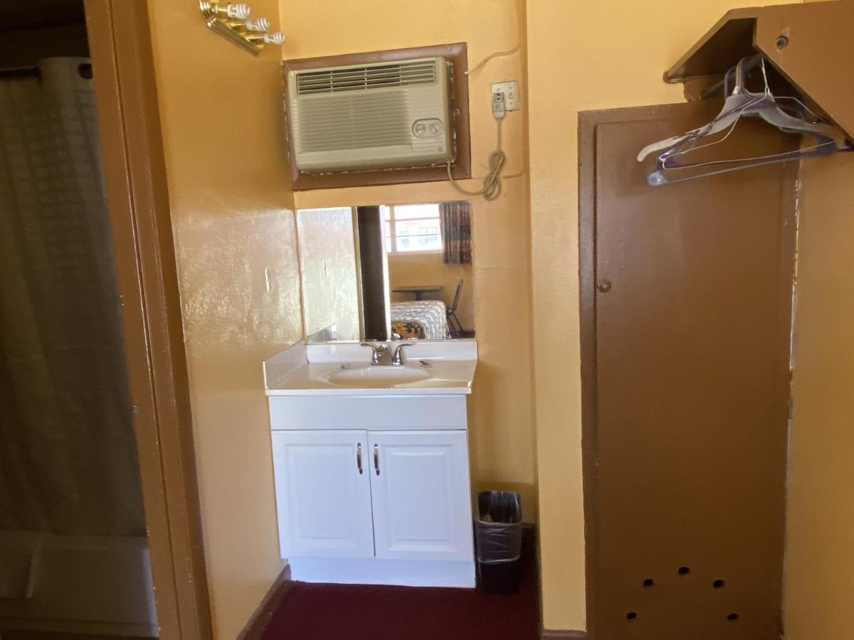Deluxe Inn Поуст Экстерьер фото